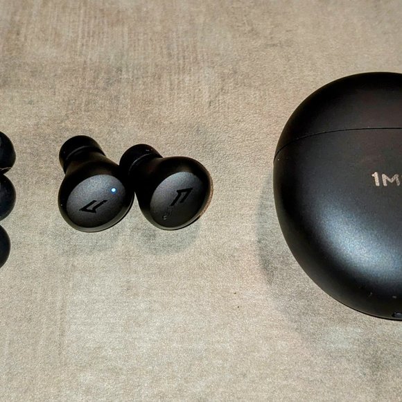 1MORE ComfoBuds Mini Hybrid Active Noise Cancelling Earbuds - Picture 3 of 4